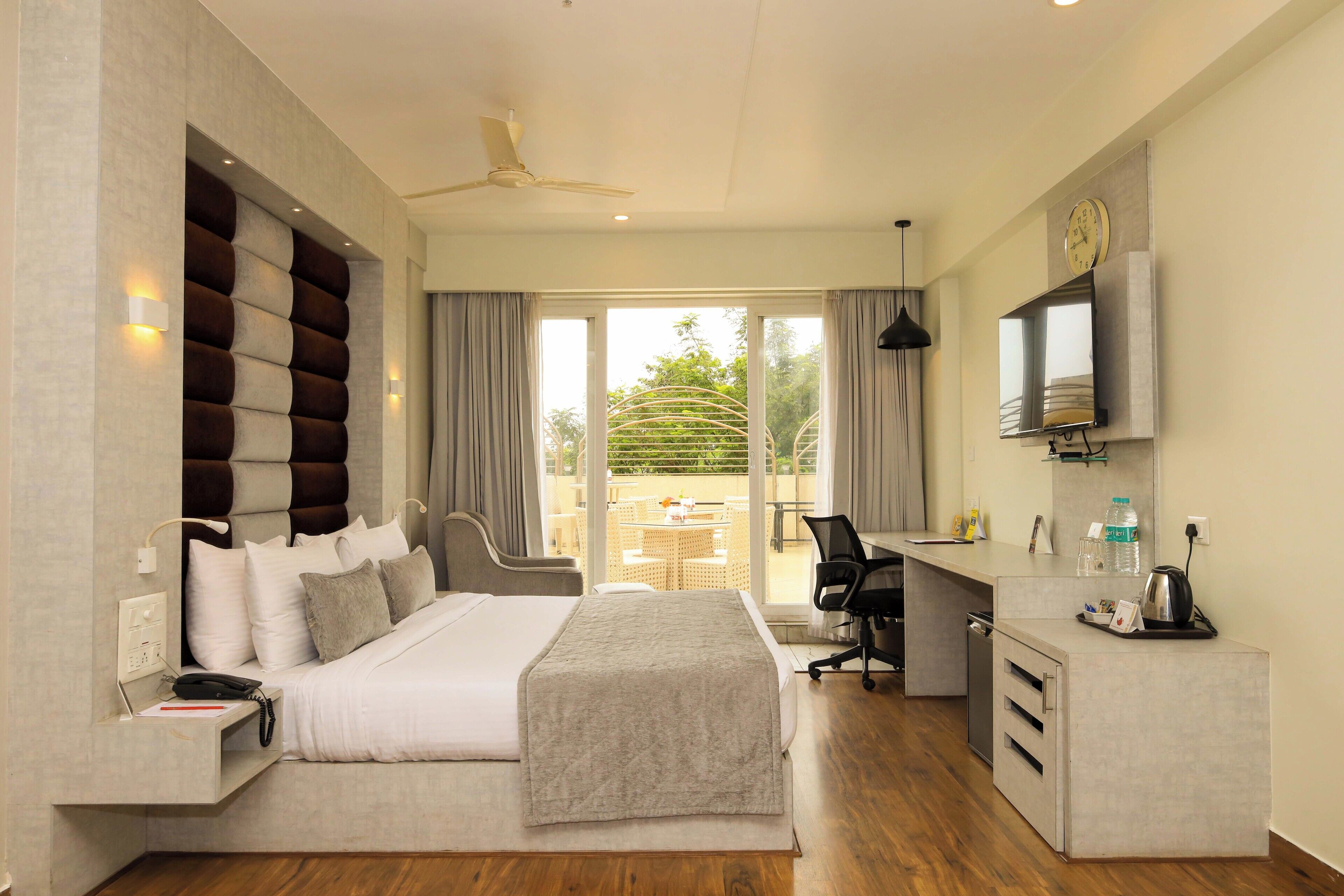 Minibar, desk, laptop workspace, blackout curtains