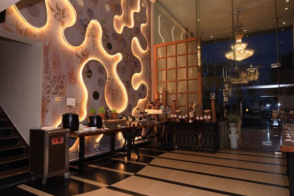 Buffet - The Aananda Imperial (Bilaspur)