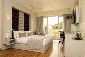 Minibar, desk, laptop workspace, blackout curtains