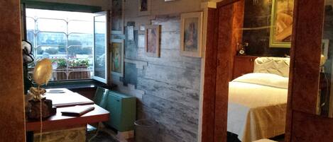 Caja de seguridad en la habitación y decoración personalizada