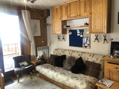 Apartment overlooking Lac du Vonnes Chatel, Porte du Soleil - fantastic location