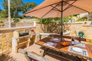 تناول الطعام بالخارج