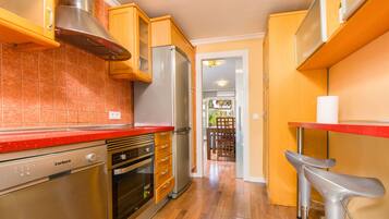 KĂŒhlschrank, Mikrowelle, Ofen, Herdplatte