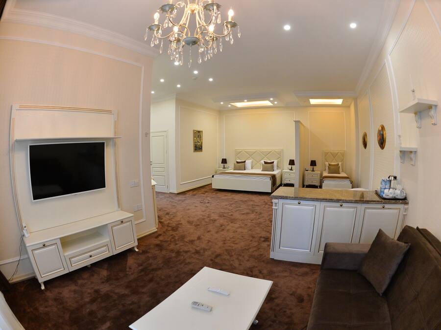 Family Studio Suite | Minibar, free WiFi, bed sheets