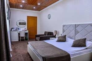 Minibar, wifi gratuïta i roba de llit 