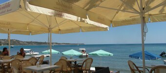 Studio apartment in detached Villa with Pool: (sleeps 2 or 3 )