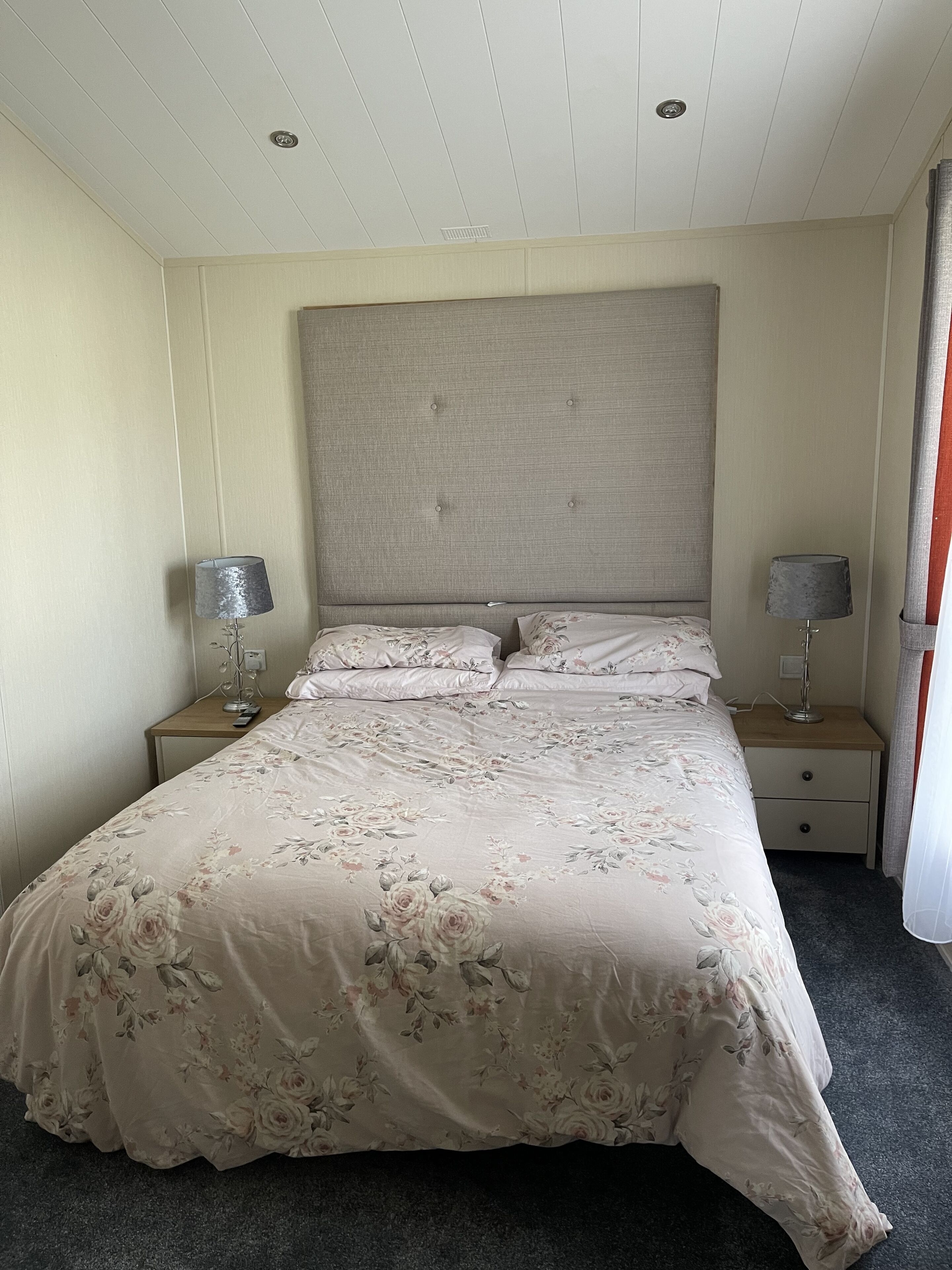 3 habitaciones, tabla de planchar con plancha, cuna de viaje y wifi 