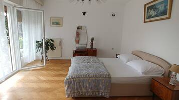 Apartment | 2 Schlafzimmer, Bügeleisen/Bügelbrett, kostenloses WLAN, Bettwäsche