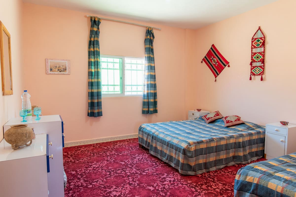 Doppia Basic, 1 letto matrimoniale, vista montagna | Letti aggiuntivi (a pagamento), Wi-Fi gratuito, lenzuola