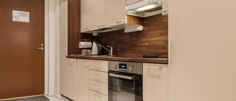 Kühlschrank, Mikrowelle, Kochgeschirr/Geschirr/Besteck