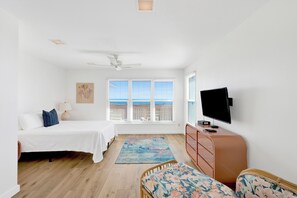 3 bedrooms, iron/ironing board, free WiFi, bed sheets - Beachfront | Pet Friendly | Gulf and Lagoon Views (Gulf Shores)