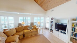 Living area - Beachfront-Pet Friendly! Tranquility Base/Quiet seclusion (Gulf Shores)