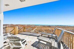 Terrace/patio - Tranquility Base – Beachfront | Pet Friendly | Gulf and Lagoon Views (Gulf Shores)