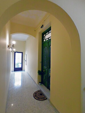 Interior - Neoclassical House with Unique Athenian Yard (nearby metro station Panormou) (Athina)