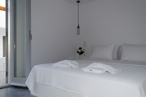 2 bedrooms, desk, soundproofing, iron/ironing board
