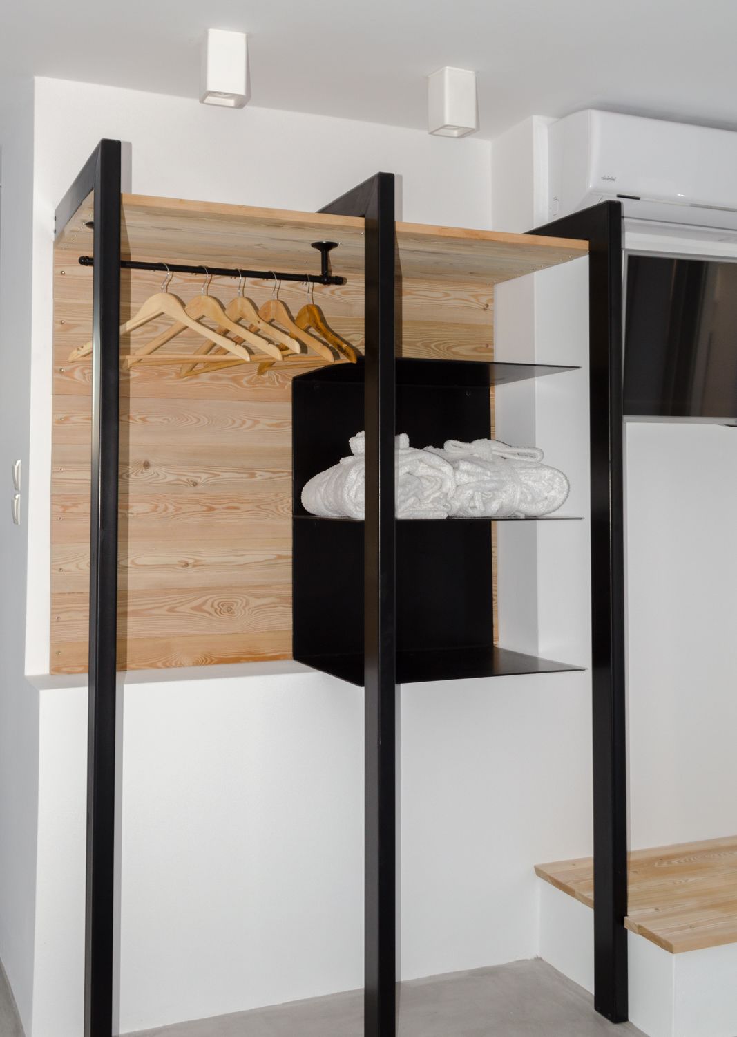 2 bedrooms, desk, soundproofing, iron/ironing board