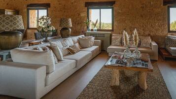Luxury Villa | Living room | 50-cm flat-screen TV with cable channels