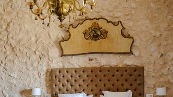 Suite junior | 1 dormitorio, ropa de cama de alta calidad, edredones de plumas