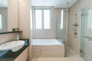 Ensemble douche/baignoire, baignoire relaxante profonde