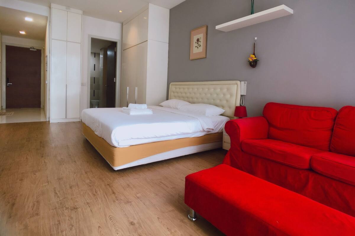 Comfort studio | Woonkamer | Flatscreentelevisie