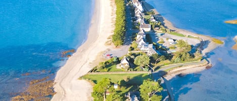 På stranden och strandhanddukar