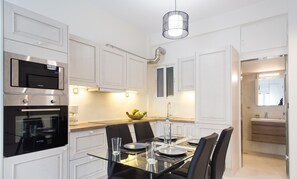 City Apartment, 1 Bedroom, City View | Private kitchen | Full-size fridge, microwave, oven, stovetop - 57m² homm Fancy Koukaki Lodge (Athens)