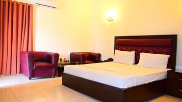 2 bedrooms, in-room safe, iron/ironing board, WiFi