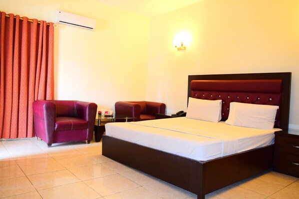 2 bedrooms, in-room safe, iron/ironing board, WiFi