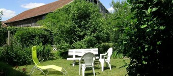 Charming Cottage with Private Garden and Fireplace near Moulins