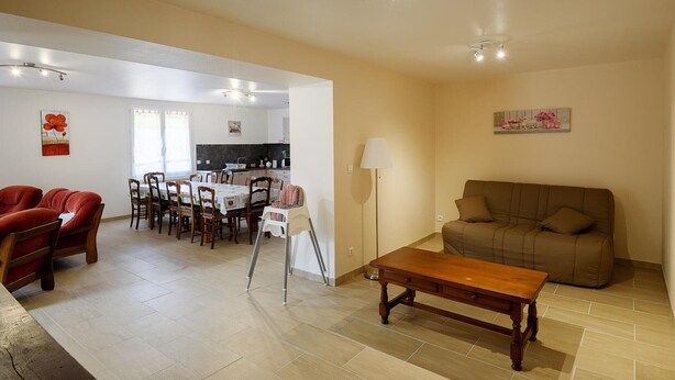 TV - Spacious renovated house, green surroundings (Valigny)