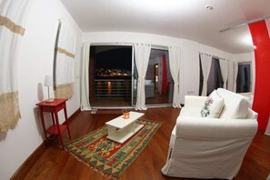 Romantic Suite, Sea View | In-room safe, free WiFi, bed sheets - Reyhan Hotel (Karaburun)