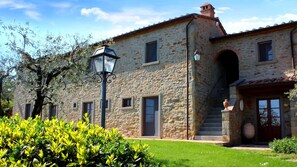 Fachada de la propiedad