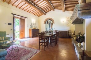 Vila superluxo, vários quartos, vista para o vale | Opções para refeição no quarto