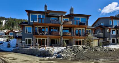 New Ski in-out 3 bedroom Luxury Townhome in the 2021 Winter Season