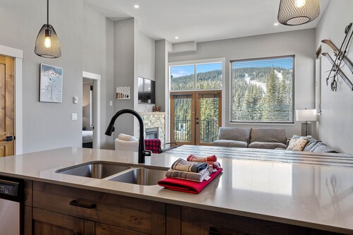 Ski in-out 3 bedroom Luxury Townhome