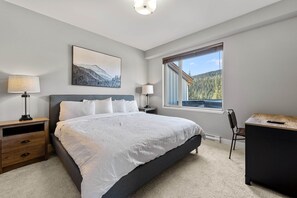 3 Schlafzimmer, Schreibtisch, Bügeleisen/Bügelbrett, kostenloses WLAN