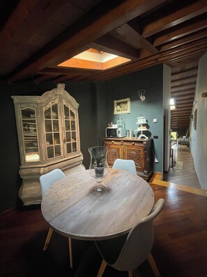 Free daily local cuisine breakfast  - Le camere di Bsuites (Parma)