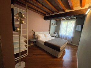 Down duvets, free WiFi, bed sheets - Le camere di Bsuites (Parma)
