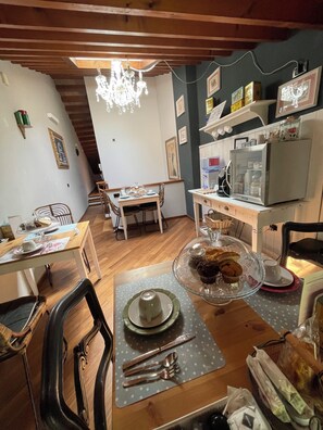 包每日當地菜式早餐