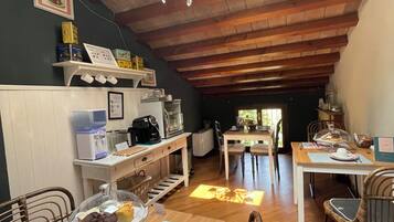 Colazione a base di specialità locali inclusa, servita tutte le mattine