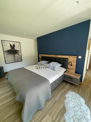 4 bedrooms, iron/ironing board, free WiFi, bed sheets