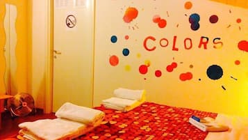 Doppia Tradizionale, 1 letto queen, bagno privato, piano elevato | 1 camera, una scrivania, letti aggiuntivi (a pagamento), Wi-Fi gratuito