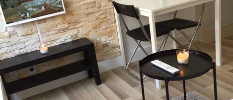 1 bedroom, bed sheets