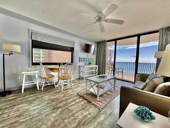 TV - 1 Bedroom Oceanfront end unit in Myrtle Beach 1603 (Myrtle Beach)