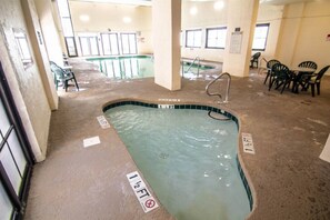 Indoor pool, a heated pool - 1 Bedroom Oceanfront end unit in Myrtle Beach 1603 (Myrtle Beach)