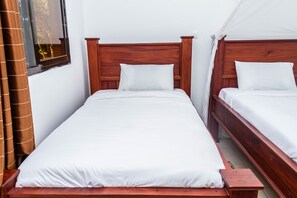 Twin Room, 2 Twin Beds, Garden View | Minibar, iron/ironing board, free WiFi, bed sheets