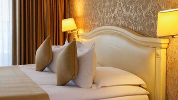 Superior dubbelrum - balkong | Minibar, värdeförvaringsskåp på rummet, skrivbord och ljudisolering