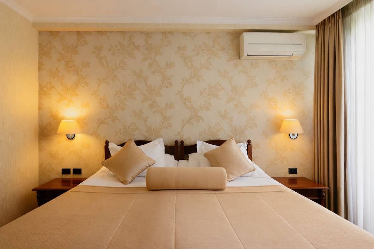 Minibar, coffres-forts dans les chambres, bureau, chambres insonorisées