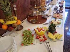 Päivittäinen buffetaamiainen (25 EUR per henkilö)