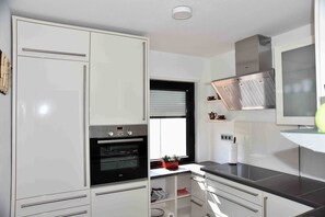 Unclassified image, 2 of 9, button